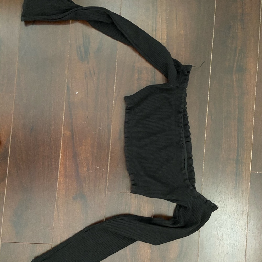 Off the shoulder black ribbed crop